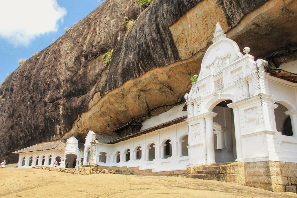 Sri-Lanka-Tourist-attraction-dambulla Sri-Lanka-Tourist-attraction-dambulla-cave-temple
