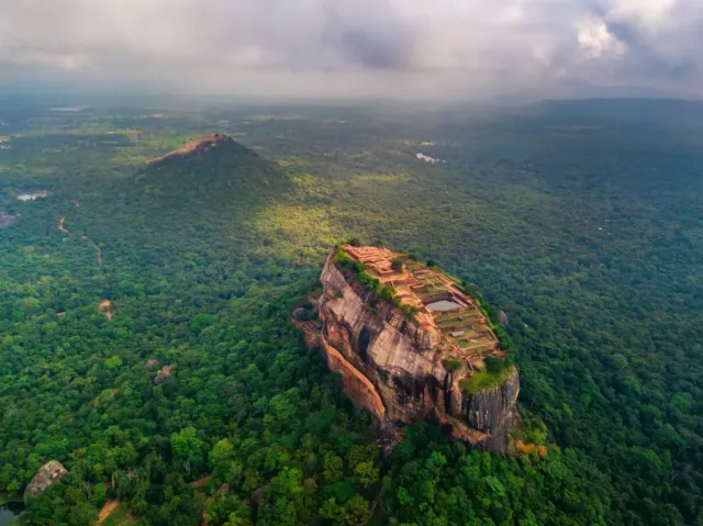 ri-Lanka-Tourist-attraction-sigiriya